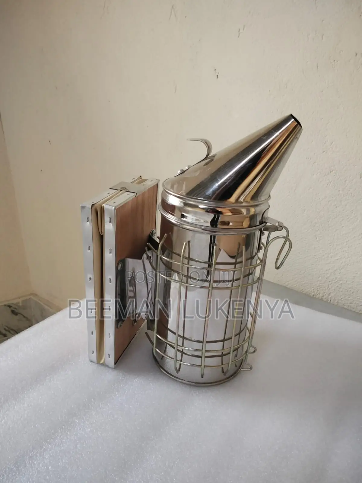 Modern Beekeeping Smoker