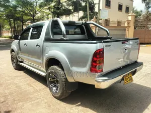 Toyota Hilux 2010 Silver