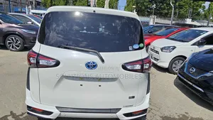 Toyota Sienta 2020 White