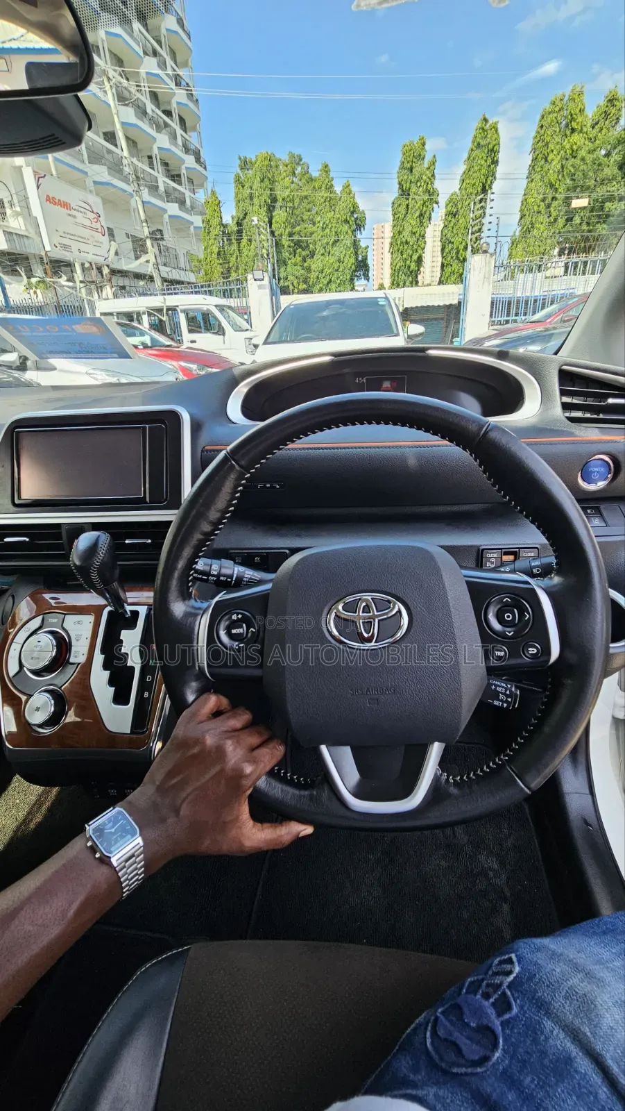 Toyota Sienta 2020 White