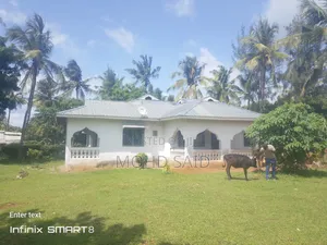 3bdrm Bungalow in Jacaranda Beach Road, Malindi for sale