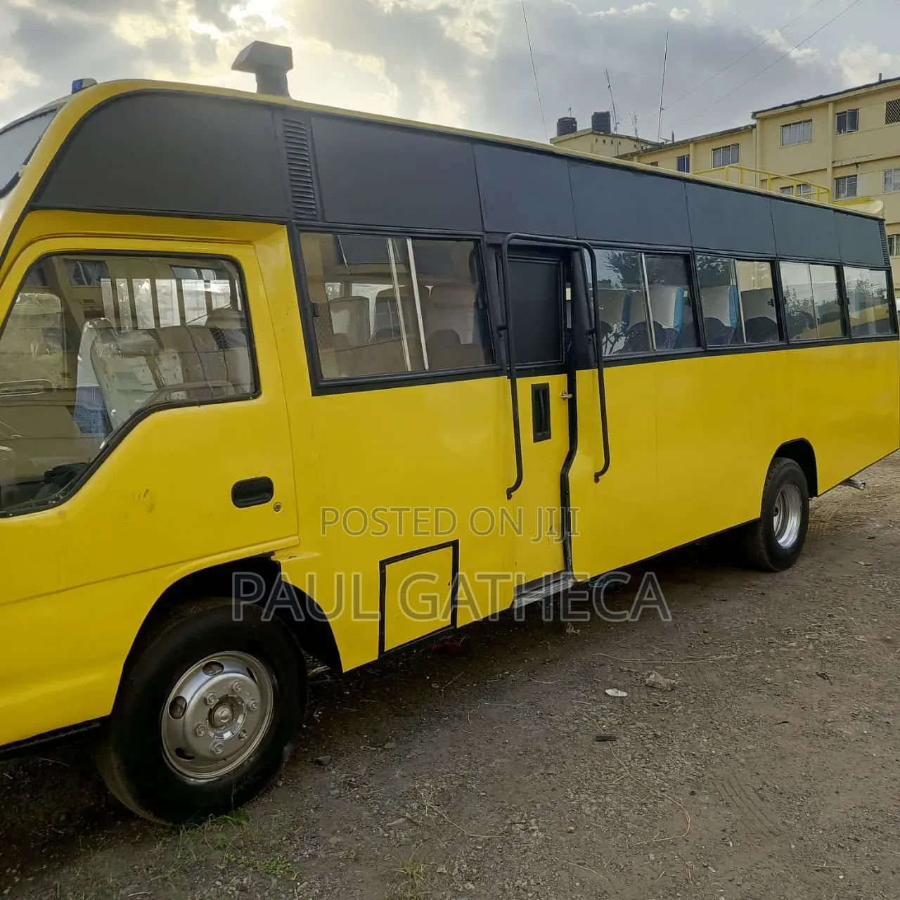Isuzu NQR 2015 Yellow