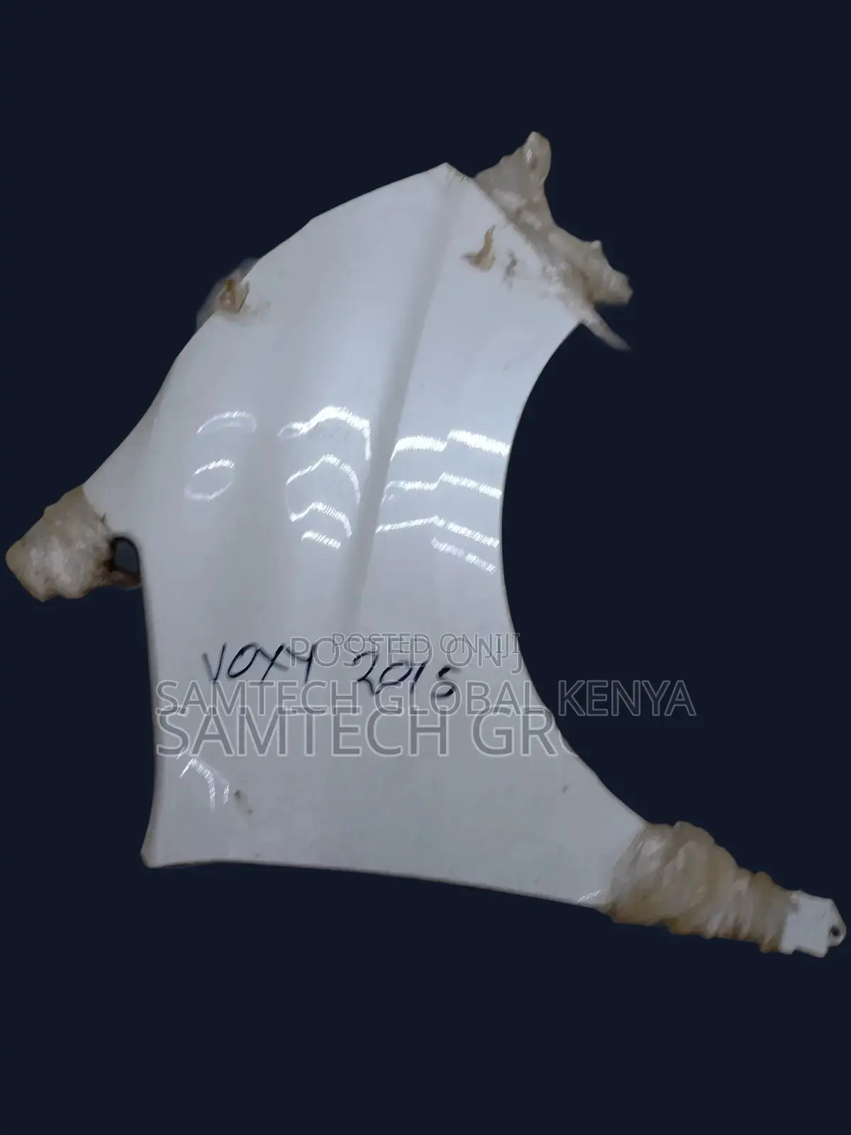 Voxy 2015 Wing Fender