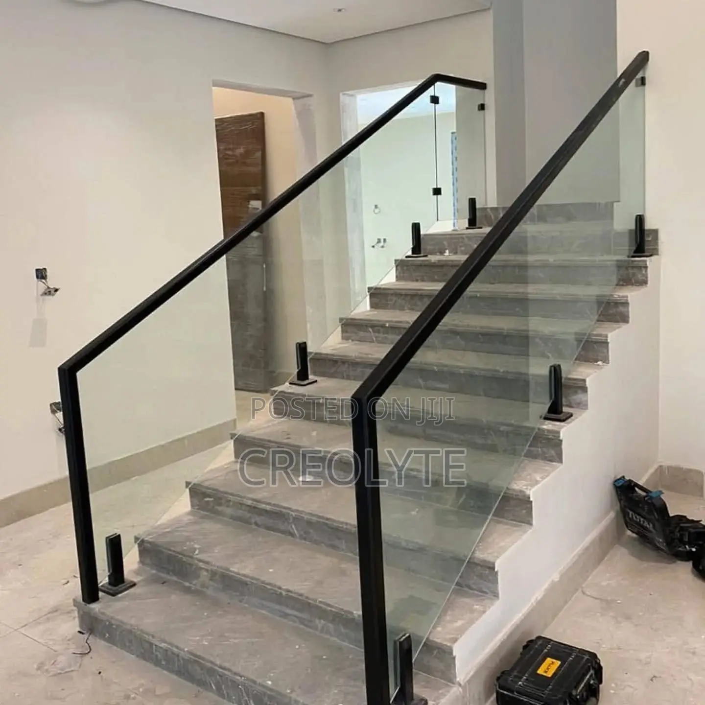 Frameless Glass Staircase Balustrade With Matte Black Fittings