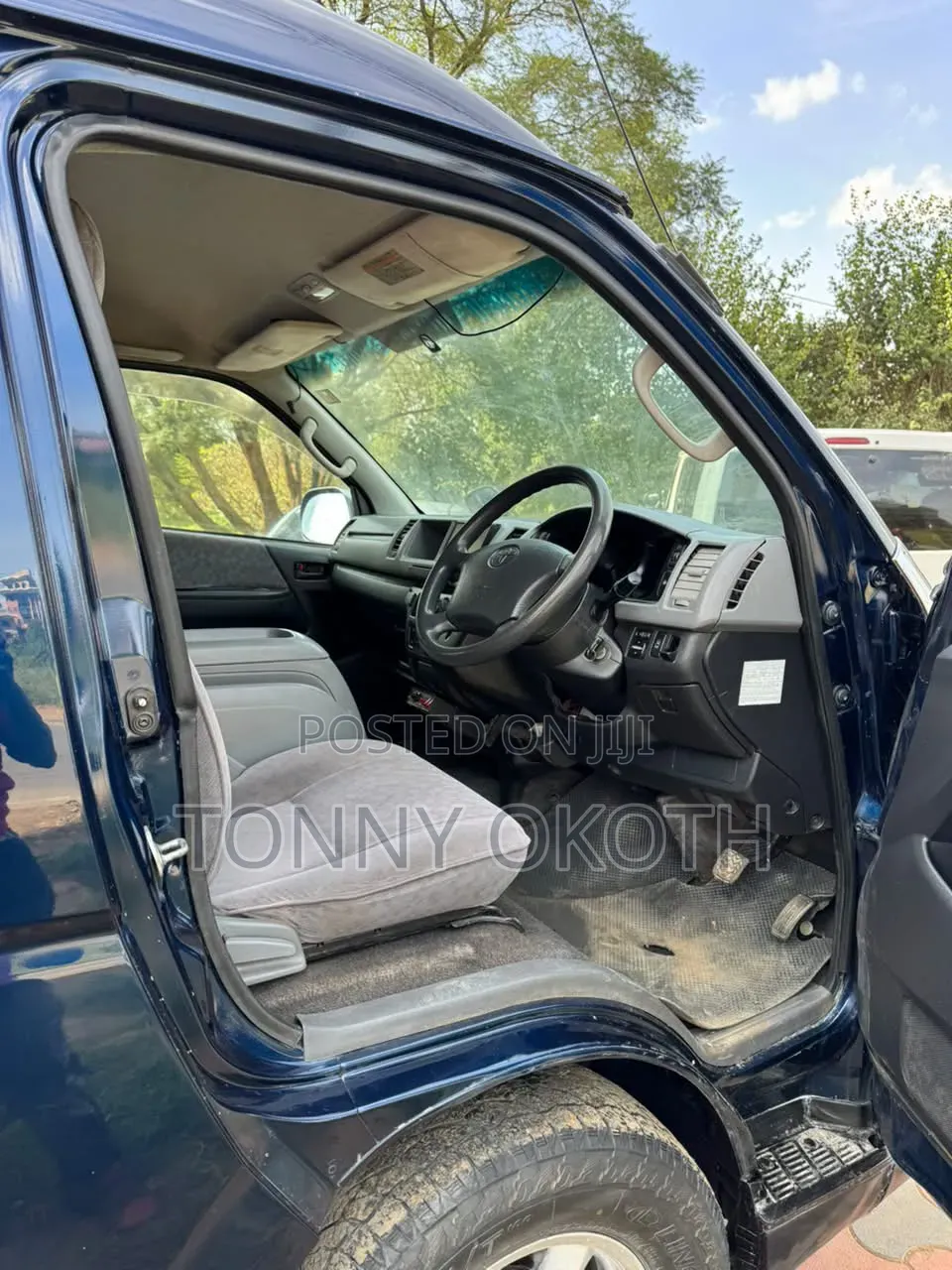 Toyota HiAce 2011 Blue