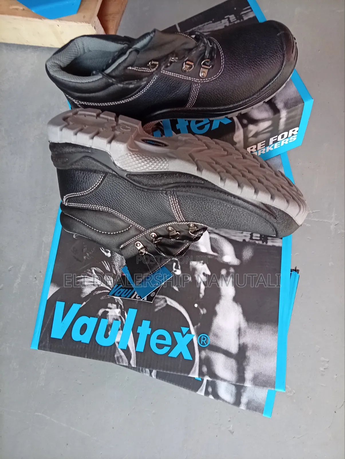 Professional Safety Shoes For Construction And Industrial Use