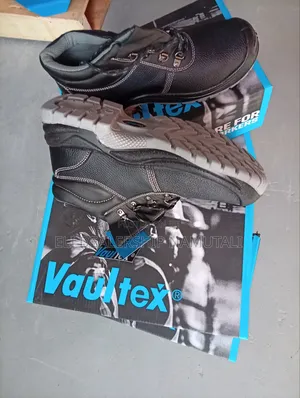 Professional Safety Shoes For Construction And Industrial Use