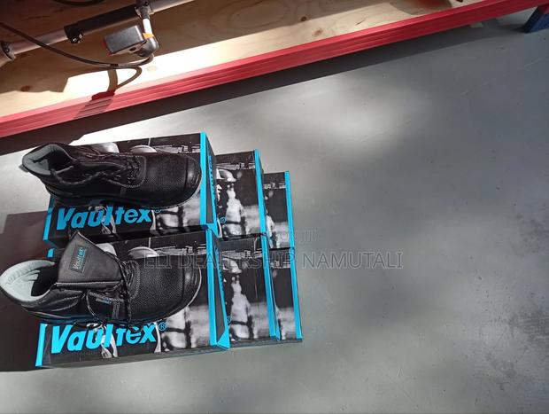 Vaultex Reliable Worksite Protection With Vaultex Safety Footwear