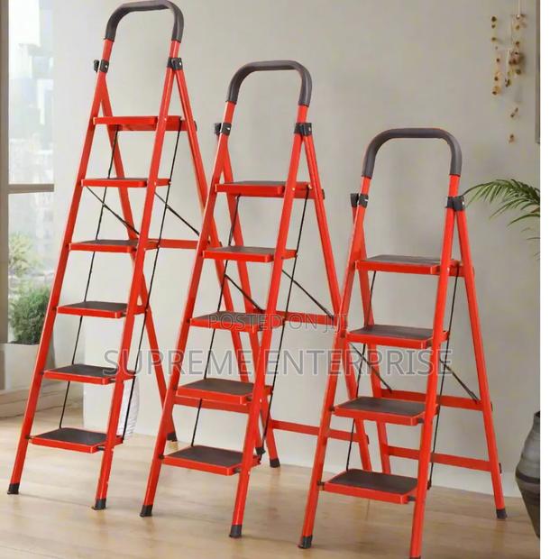 Heavy-Duty and Durable Stepping Ladder for Your Safety 6 Steps.