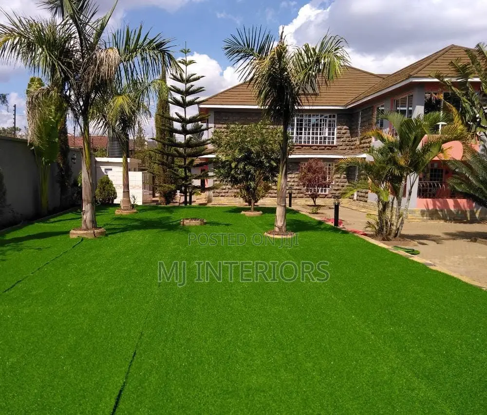 Synthetic Grass Carpet for Elegant Outdoor Living Spaces