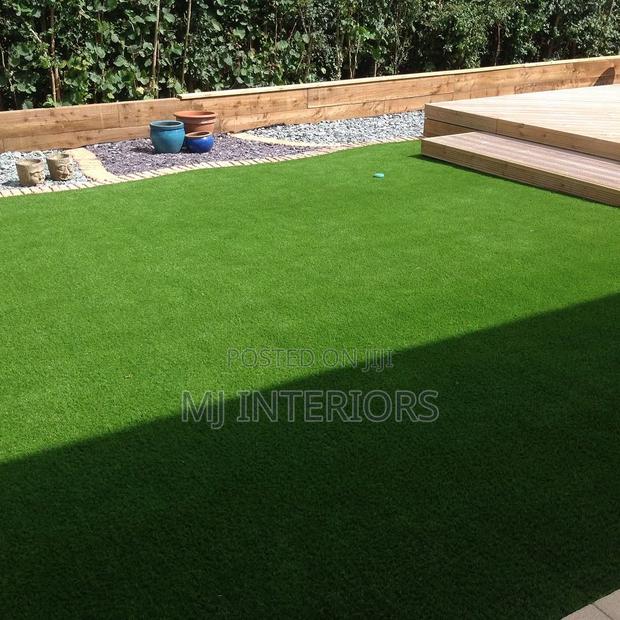 Premium Green Turf for Stylish Residential Outdoor Areas