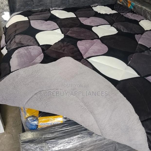 Warm 5x6 Woolen Duvet for Home and Hostel Use