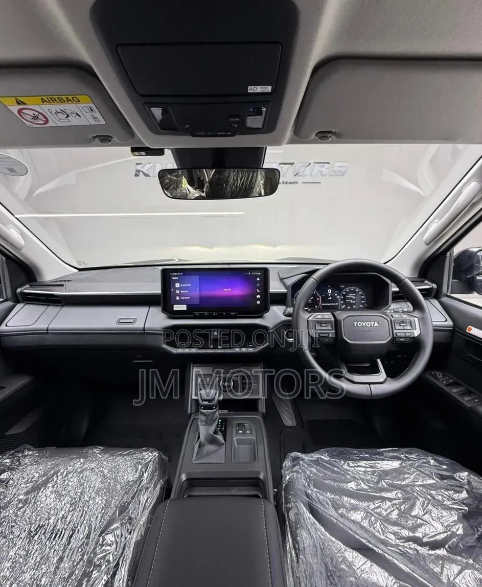 Toyota Hilux 2025 Black