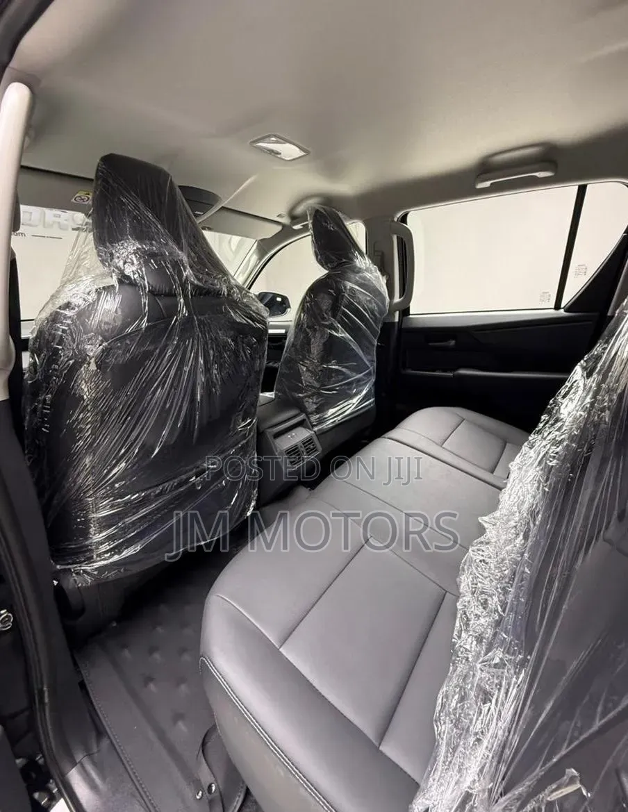 Toyota Hilux 2025 Black