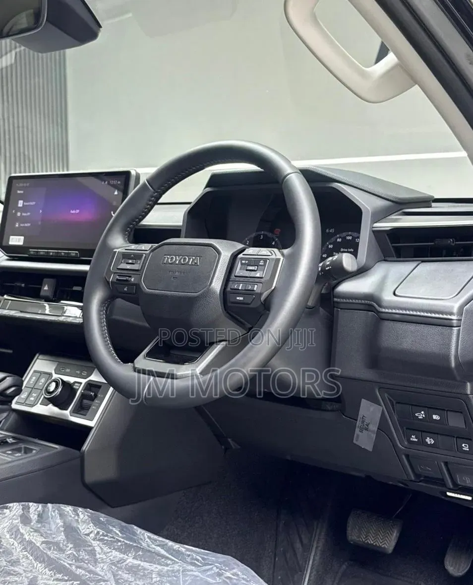 Toyota Hilux 2025 Black