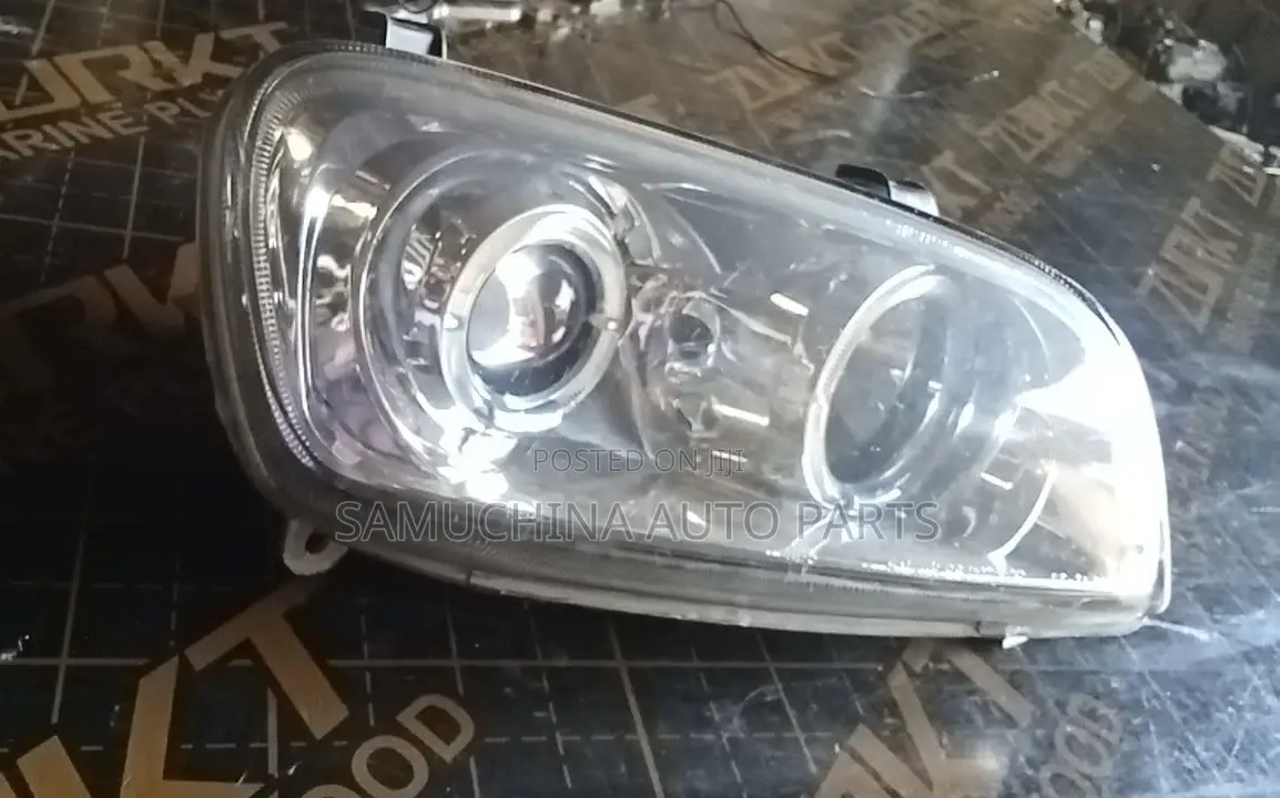 Headlight Toyota Rav4 {Rhs}