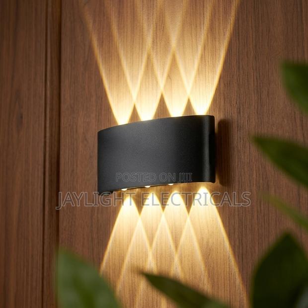 Landscape Wall Light With Adjustable Up/Down Lighting