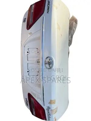Toyota Crown Royal Salon Boot