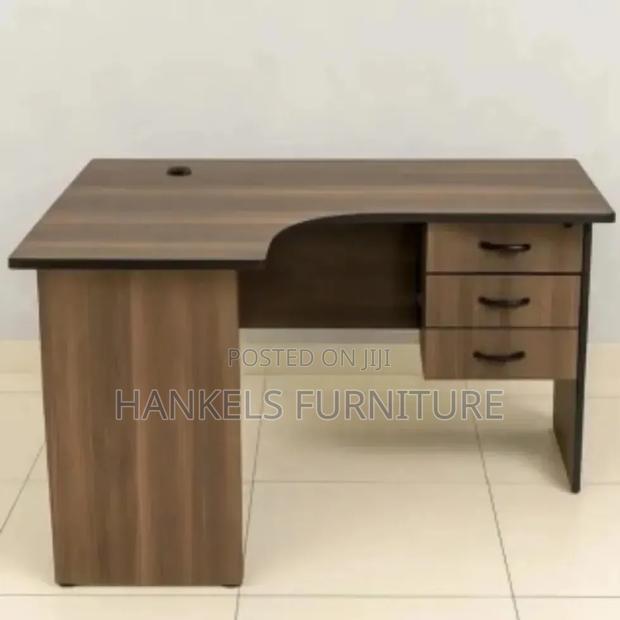 L-Shaped Office Desk – Modern Corner Workstation for Offices
