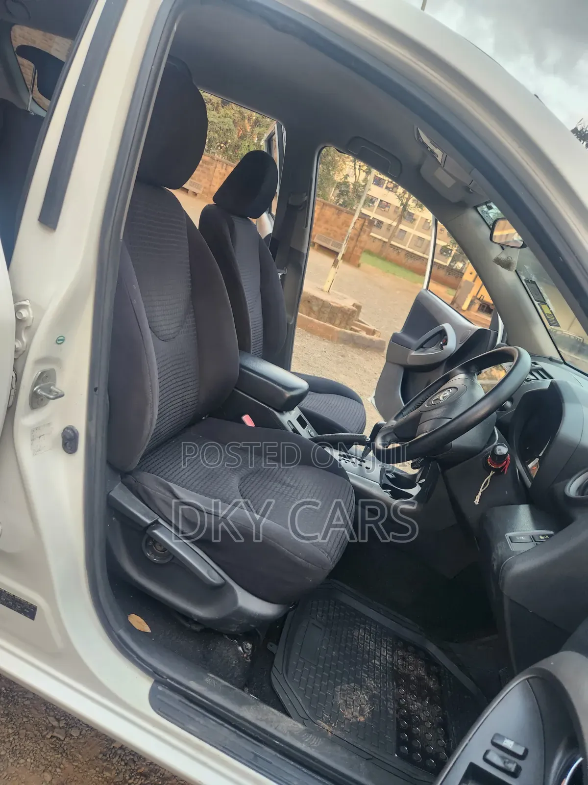 Toyota Vanguard 2011 Pearl