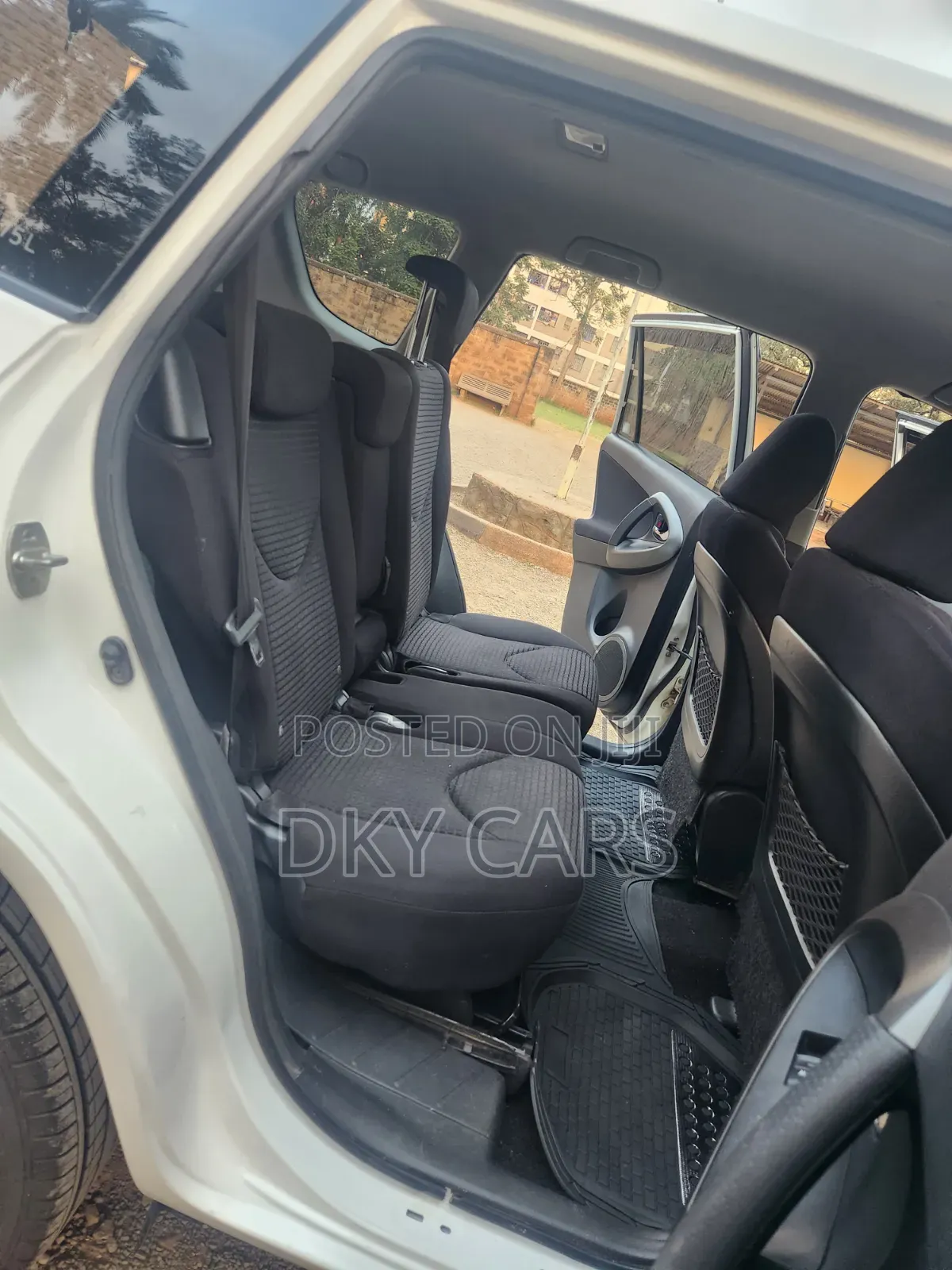 Toyota Vanguard 2011 Pearl