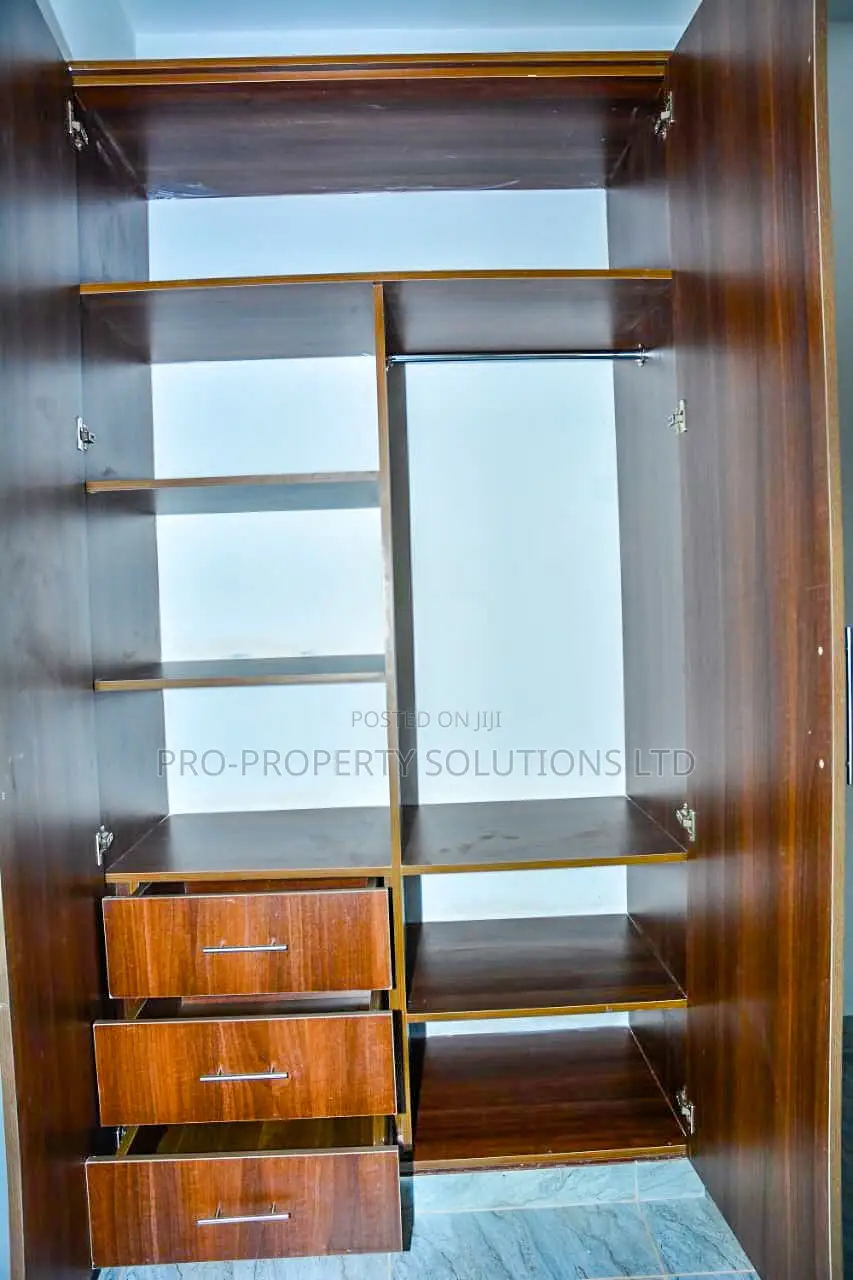 3bdrm Apartment in Ole Sereni, Mombasa Road for sale