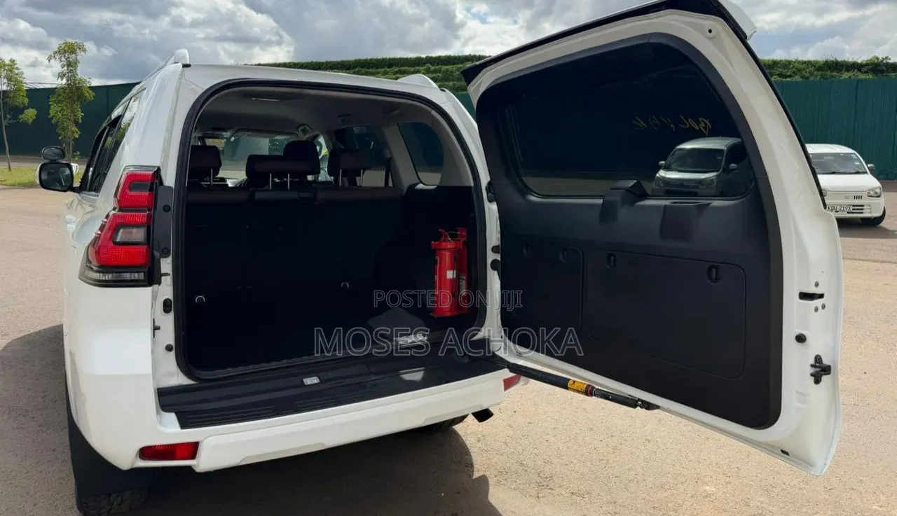 Toyota Land Cruiser Prado 2021 White