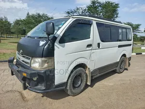 Toyota HiAce 2012 White