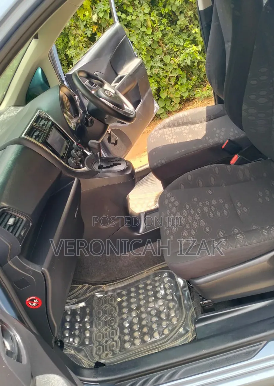 Toyota Ractis 2014 Blue