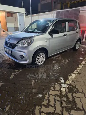 Toyota Passo 2018 Silver