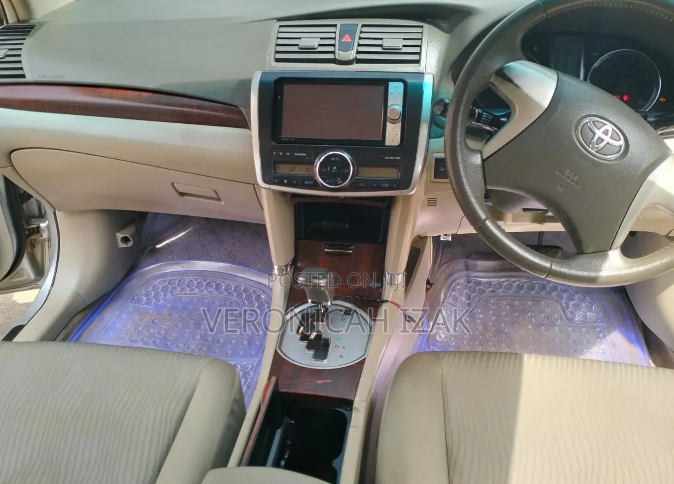 Toyota Premio 2012 Silver
