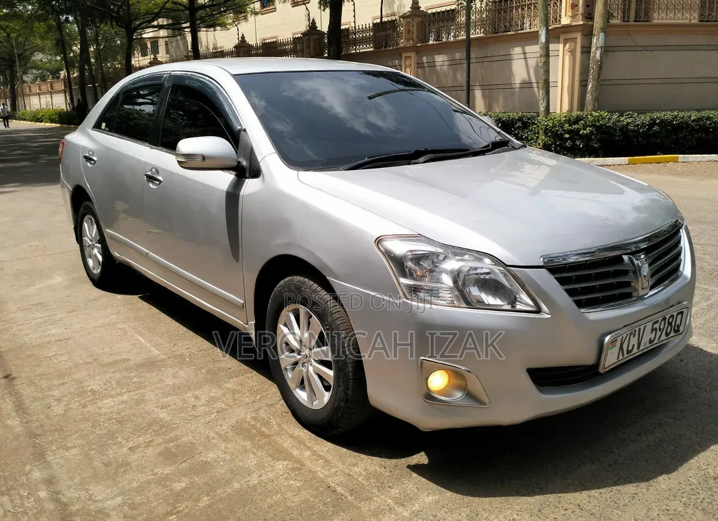 Toyota Premio 2012 Silver