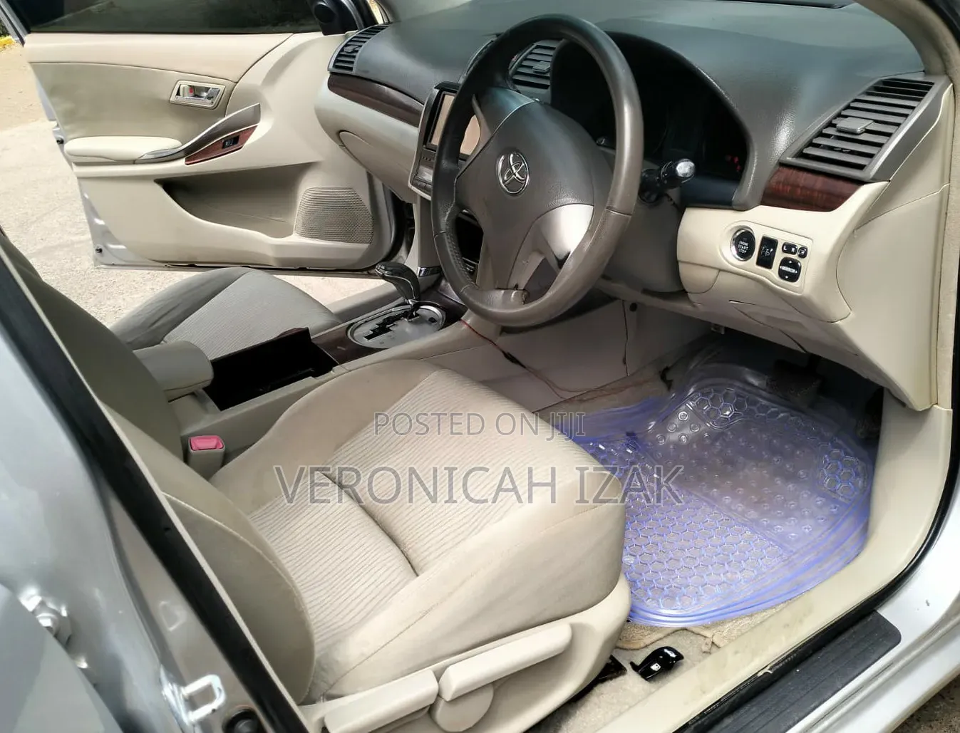 Toyota Premio 2012 Silver