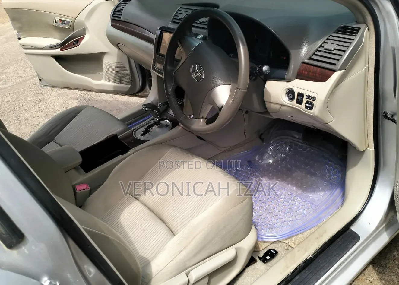 Toyota Premio 2012 Silver