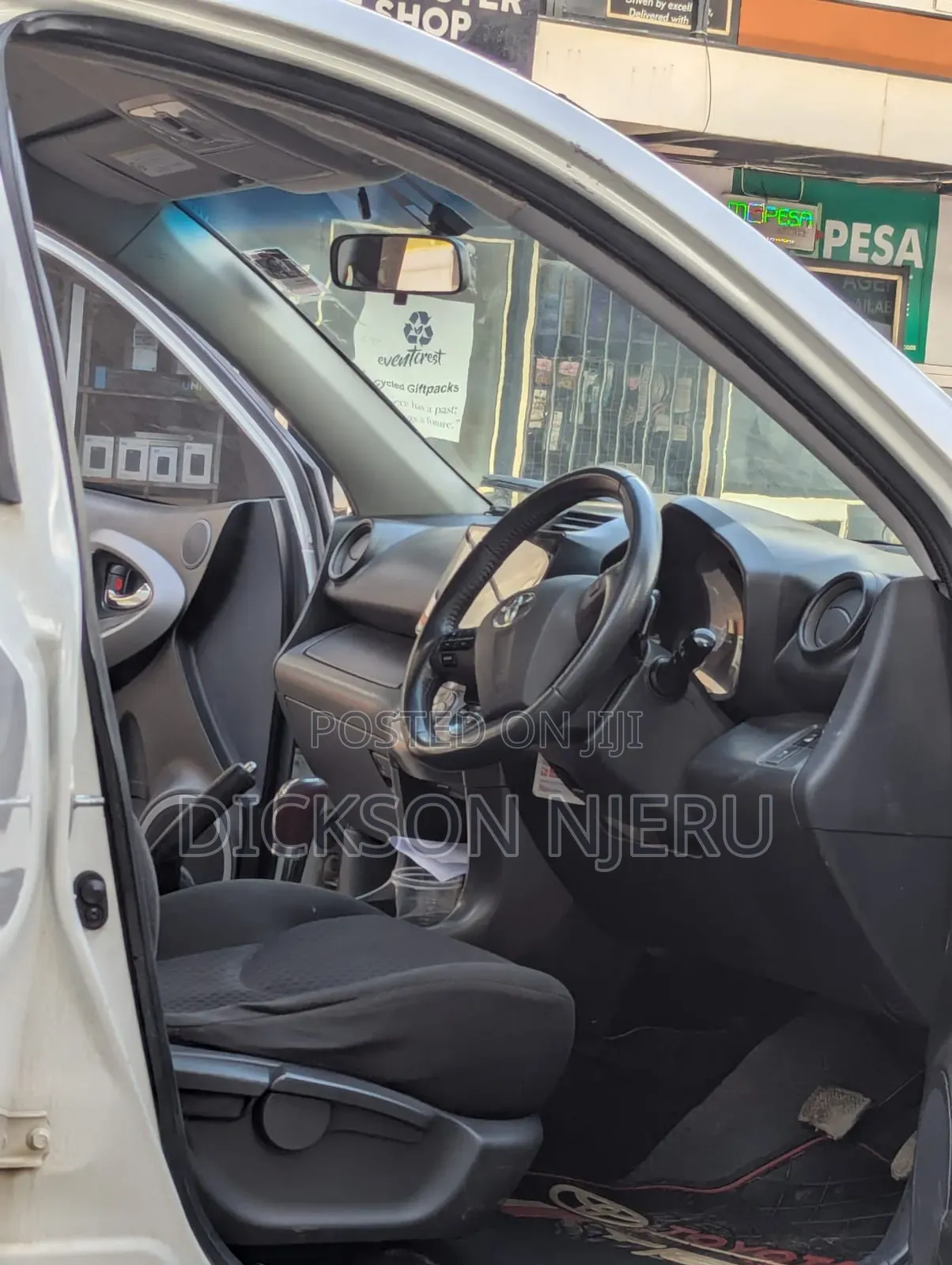 Toyota Vanguard 2013 White