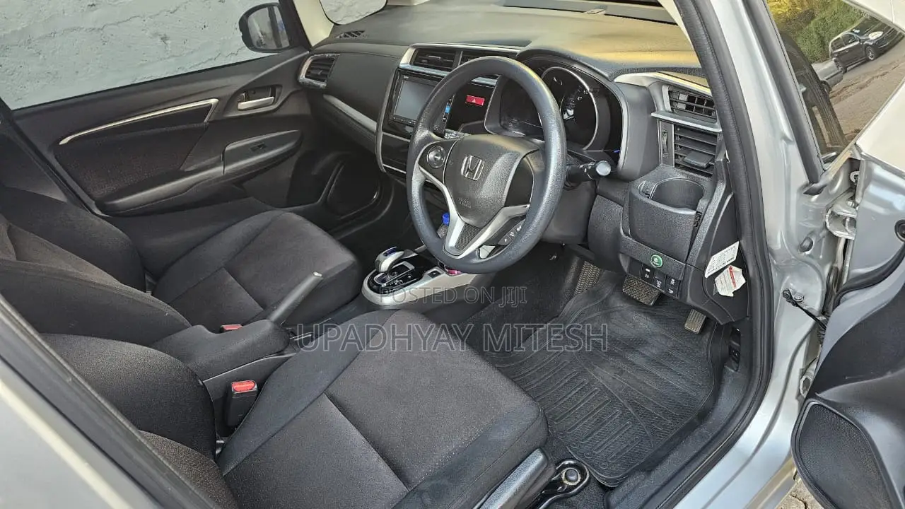 Honda Fit 2017 Silver