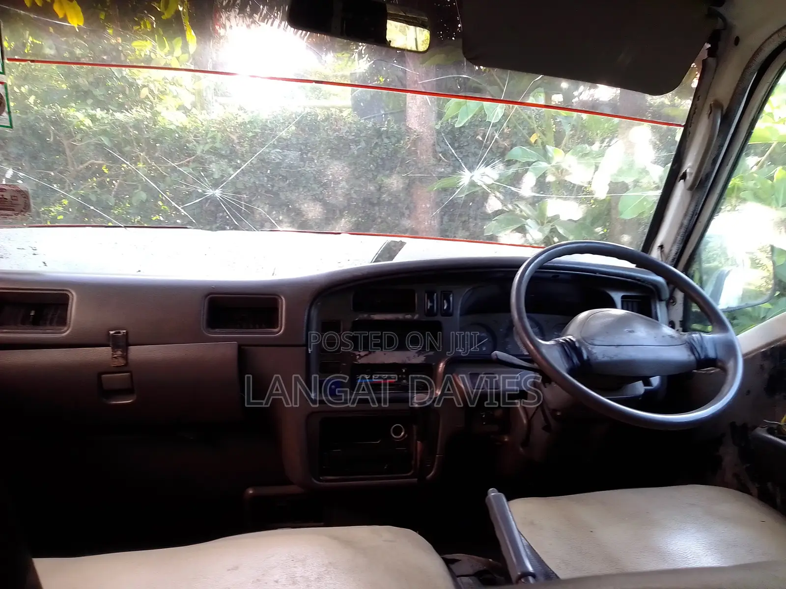 Nissan Caravan (Urvan) 2001 Beige