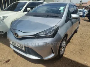Toyota Vitz 2015 Silver