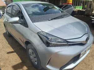 Toyota Vitz 2015 Silver
