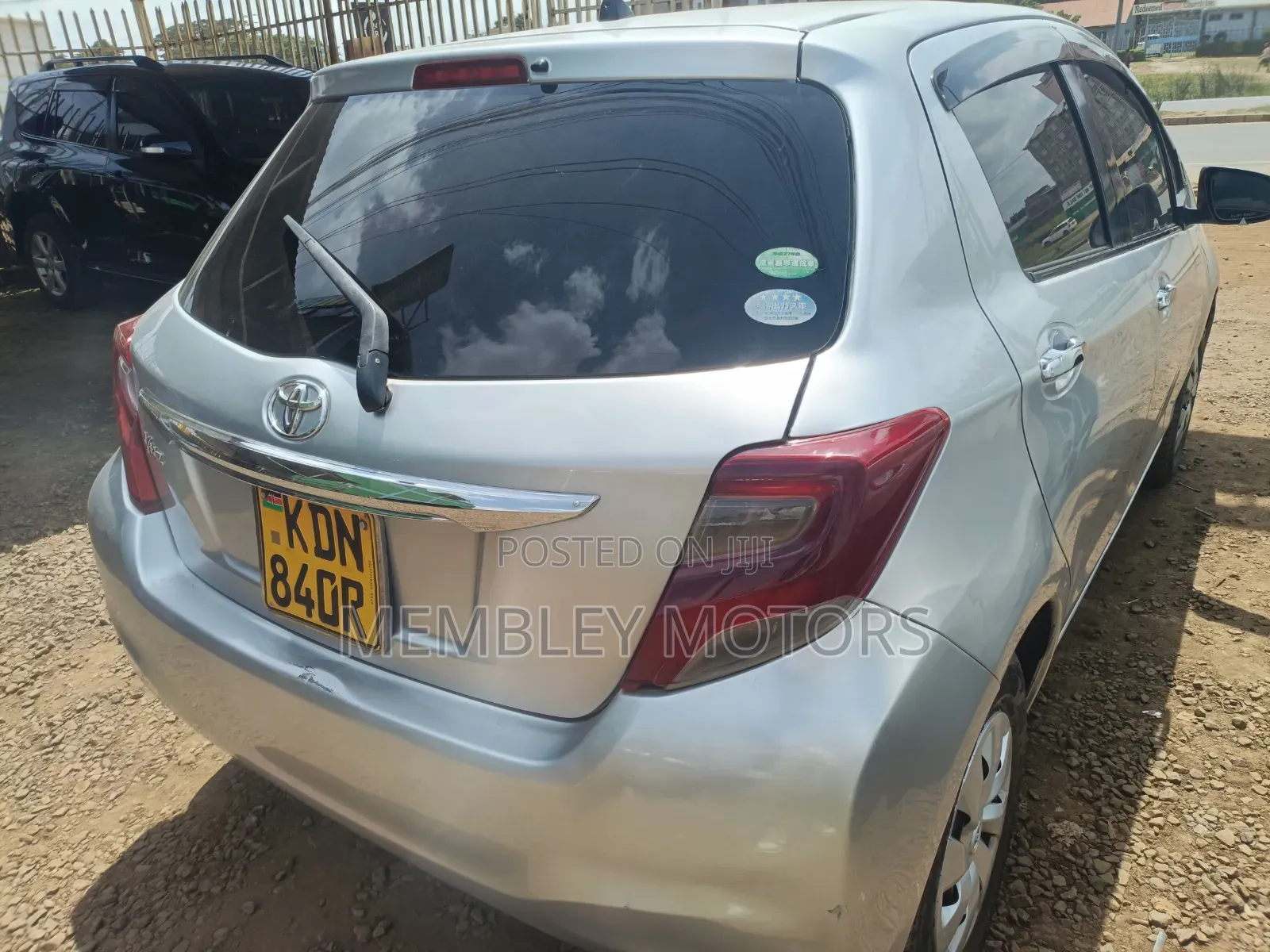 Toyota Vitz 2015 Silver