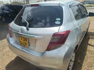 Toyota Vitz 2015 Silver