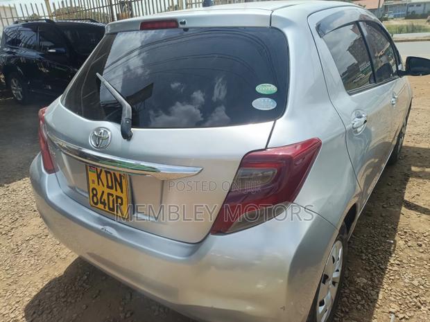 Toyota Vitz 2015 Silver - thumbnail 4