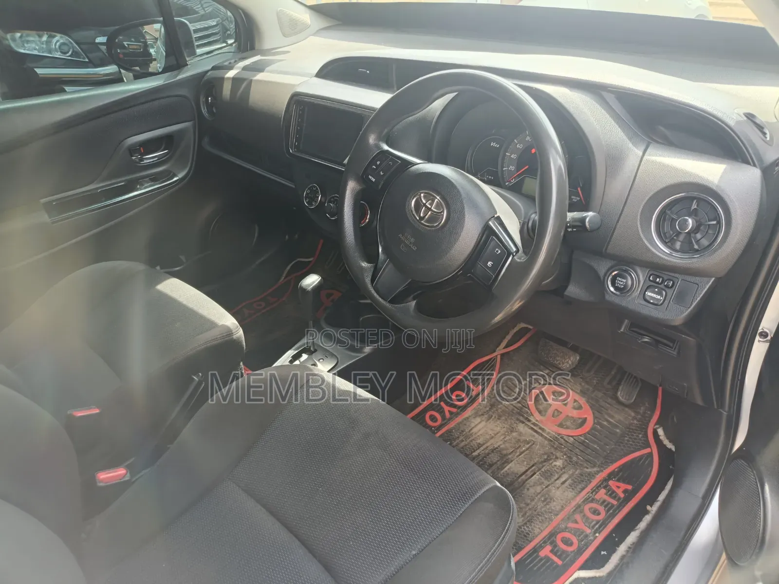 Toyota Vitz 2015 Silver