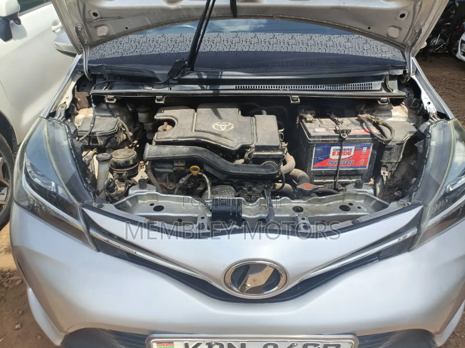 Toyota Vitz 2015 Silver
