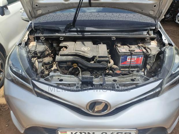 Toyota Vitz 2015 Silver - thumbnail 6