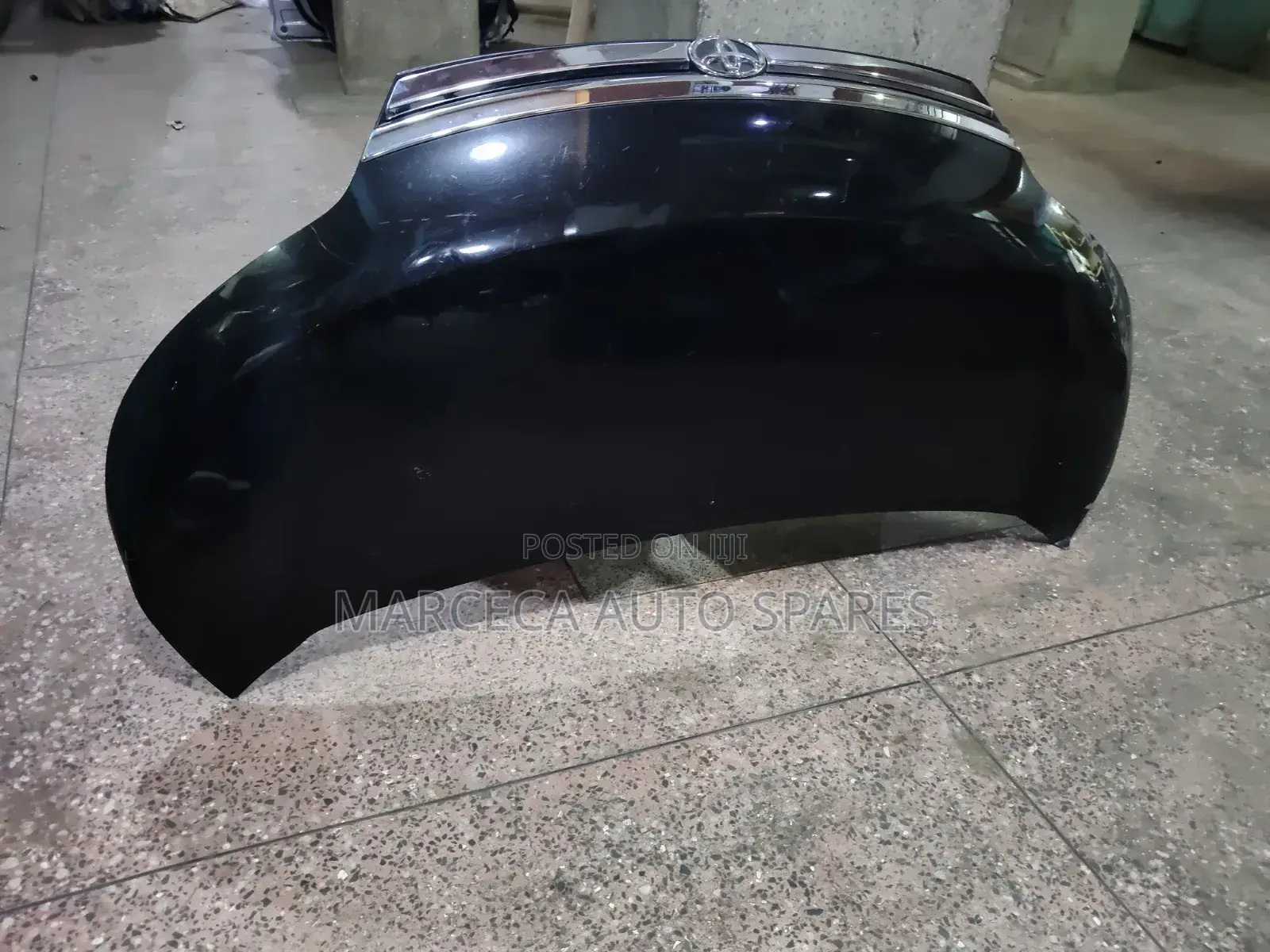 Bonnet Toyota Spade 2015