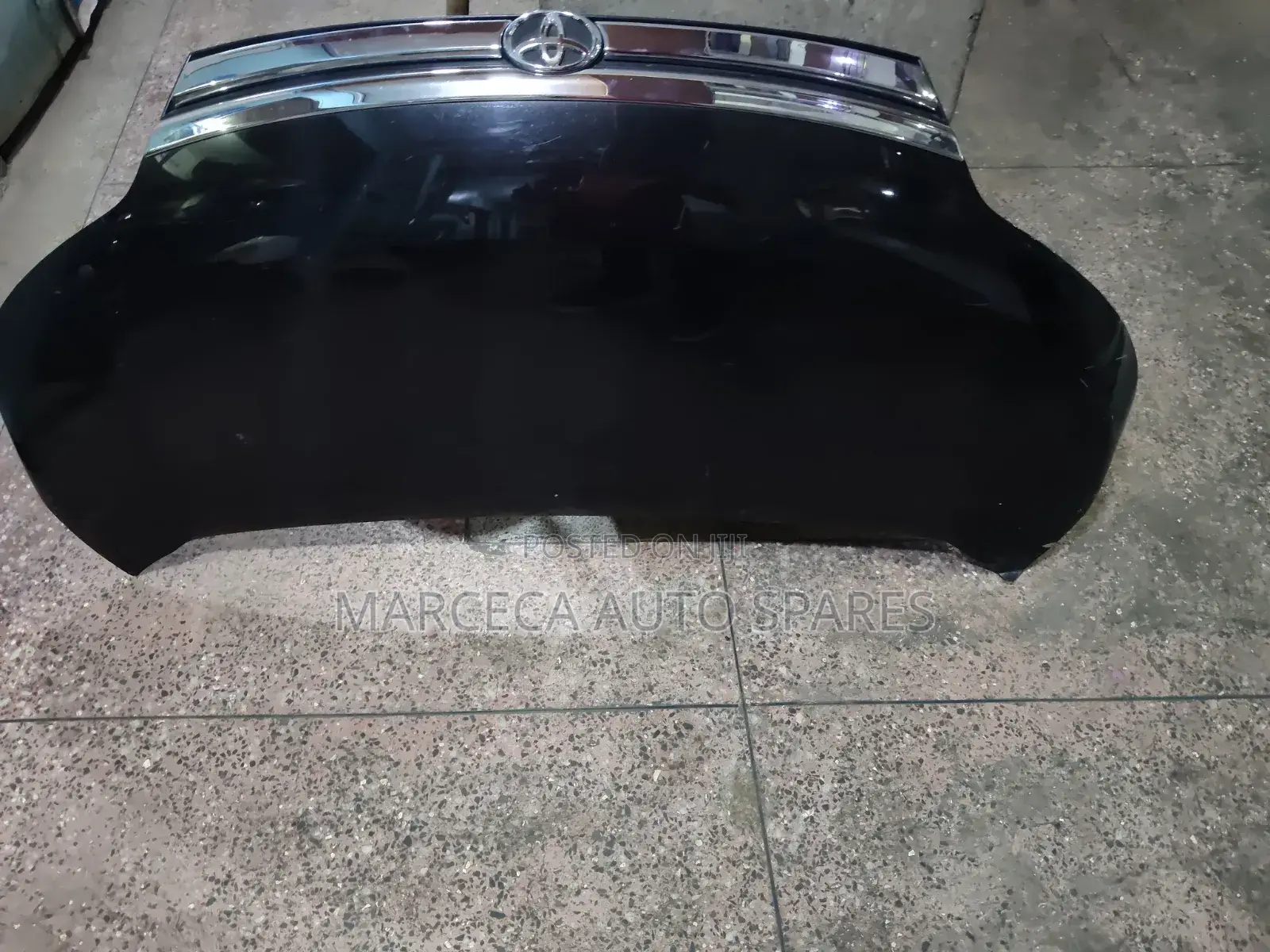 Bonnet Toyota Spade 2015