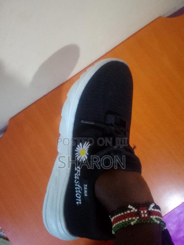 Ladies Sneakers - thumbnail 2