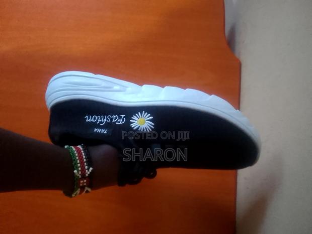 Ladies Sneakers - thumbnail 3