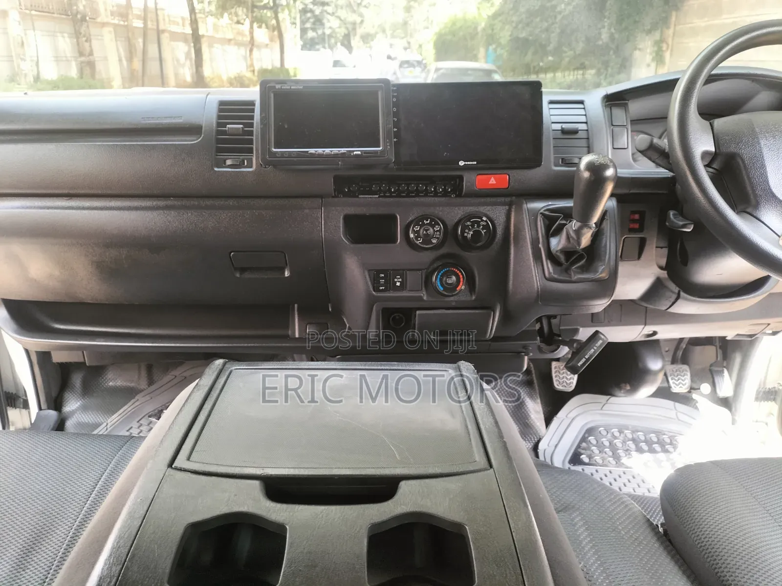 Toyota Grand HiAce 2025 White